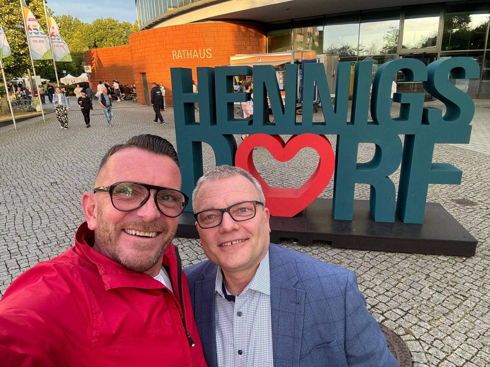 2025-06-27-21-Thomas Günther und Steffen Leber vor dem Selfie-Point